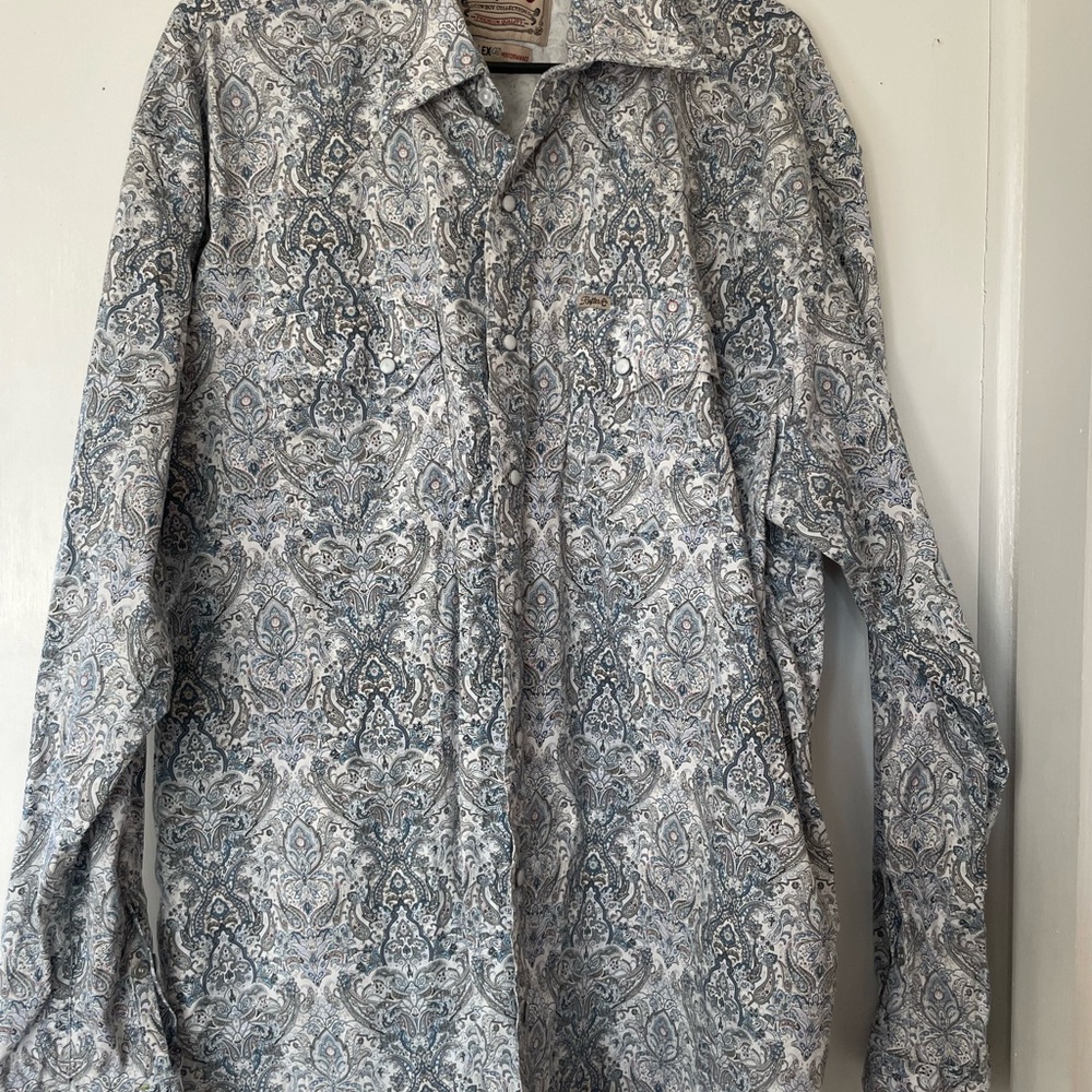 Beautiful paisley print with pearl snap buttons